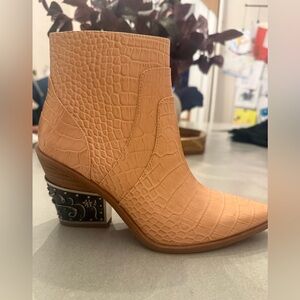 Gianni binni Croc-Embossed western Ankle Boot in pink